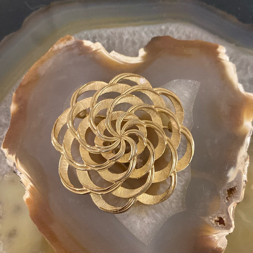 Vintage Crown Trifari spiral floral brooch 2"